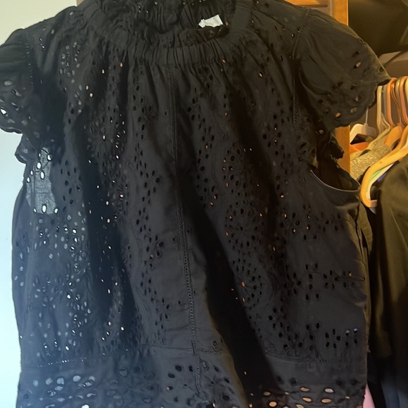 Eyelet top ! - Picture 3 of 4